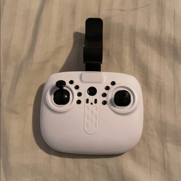 I am selling a drone with hd camera and controller - Picture 5 of 5